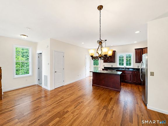 4th image of 8 Old Oak Dr Unit 8