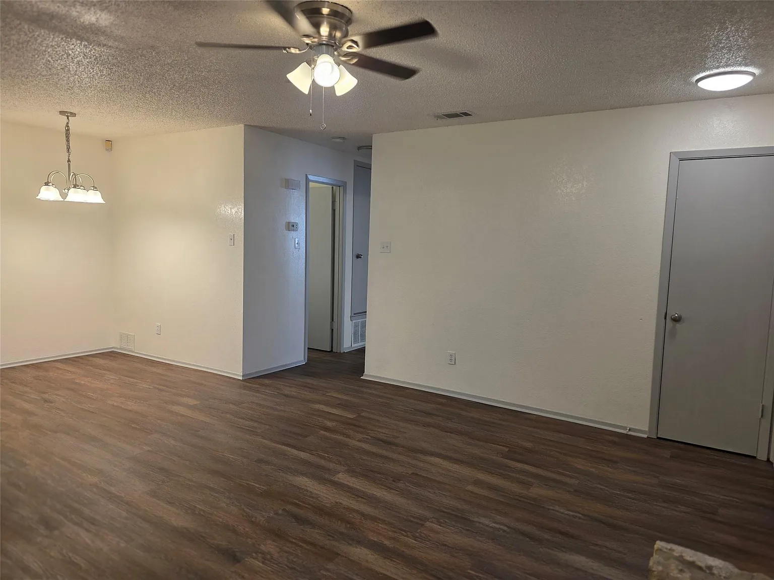 3 bed, 2.0 bath, 2028 sqft, $1,595 — Photo 4