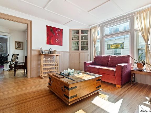 5th image of 119 Washington St
