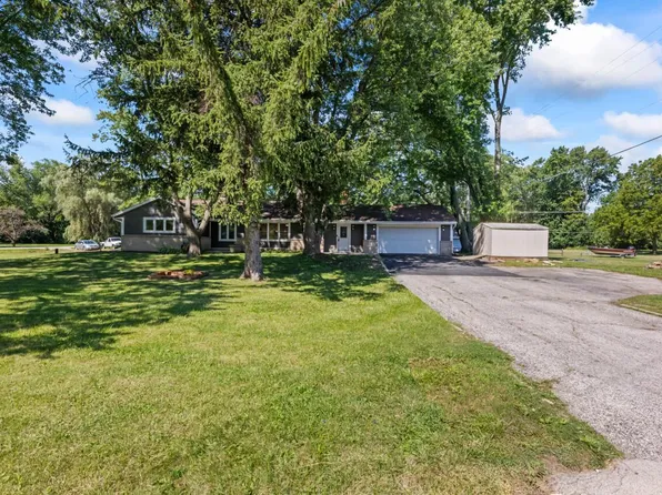 2415 S Lilac LANE, New Berlin, WI 53151