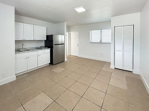 4th image of 12416 NE 12th Ct #4A
