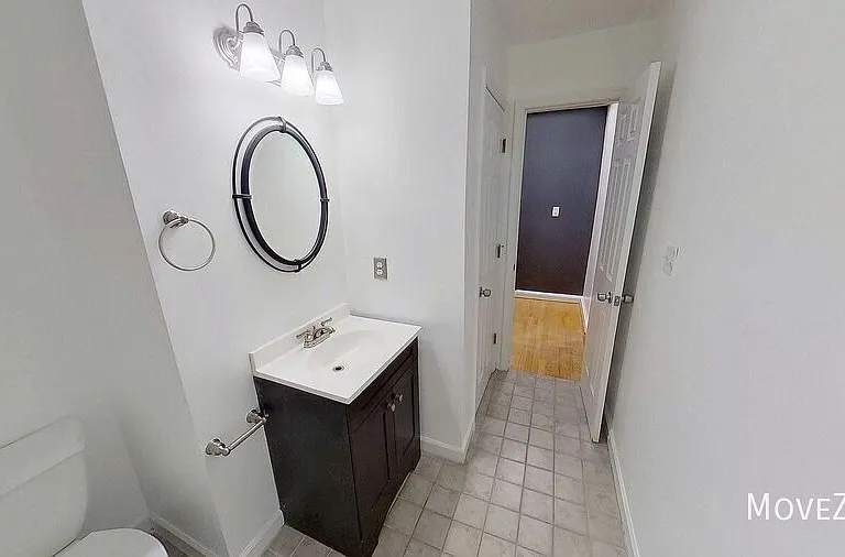208 E Davie St — Photo 44