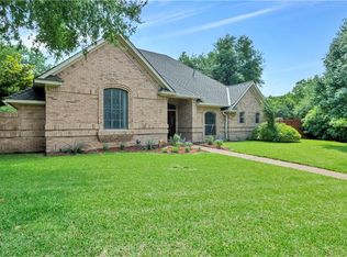 2500 Laurel Valley Ln, Arlington, TX 76006