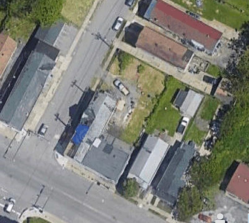 2nd image of 1342 Clinton St