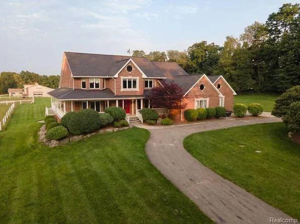 10390 Reese Rd, Clarkston, MI 48348