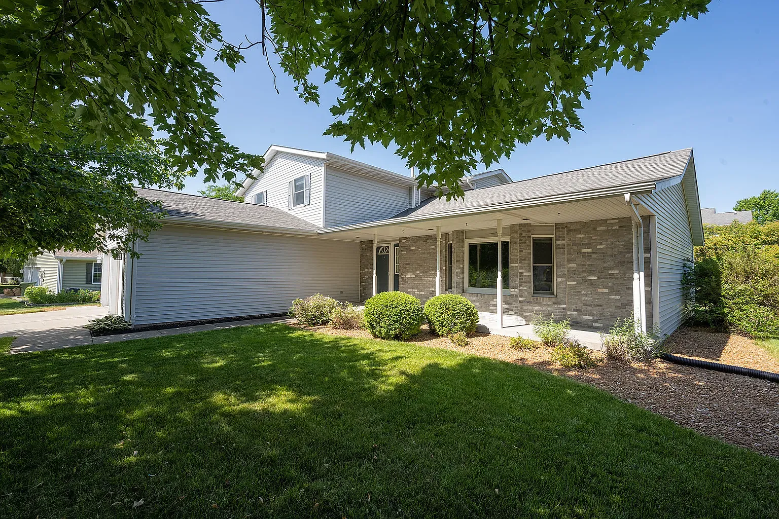 4 bed, 2400 sqft, $2,175 — Photo 1