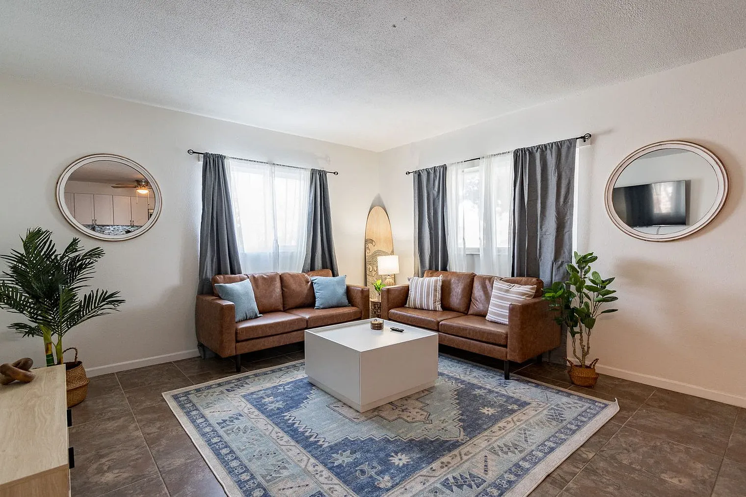 2 bed, 1.0 bath, 796 sqft, $2,381 — Photo 1