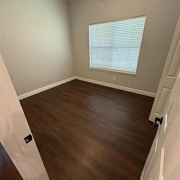 325 Leslie Ln — Photo 22