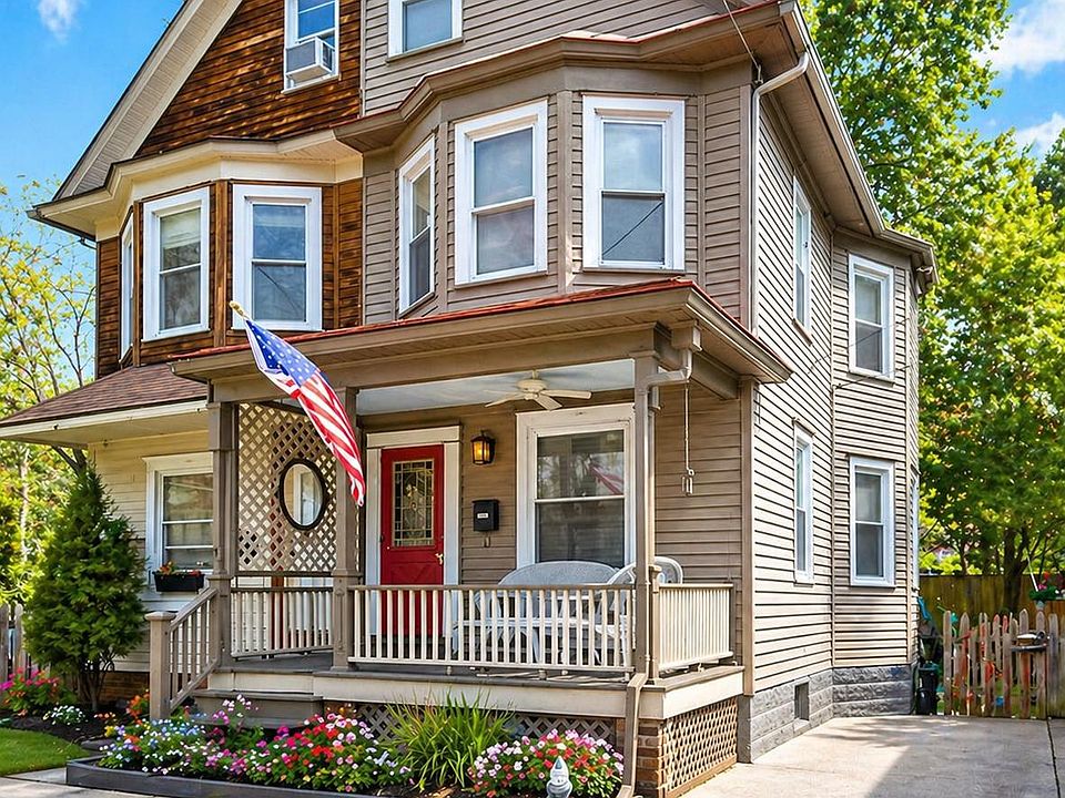 1st image of 3 Lee Ave