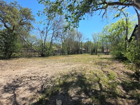 941 Matamoros St, Seguin, TX 78155