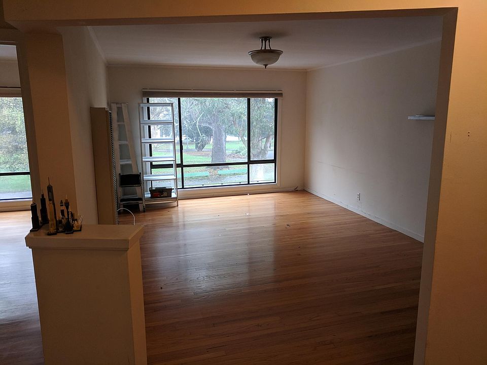 1st image of 1813 Oak St