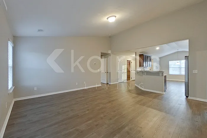 3 bed, 2.0 bath, 1565 sqft, $1,925 — Photo 3
