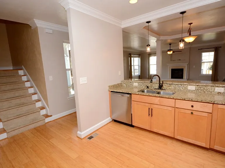 2216 E Berrie Cir — Photo 13
