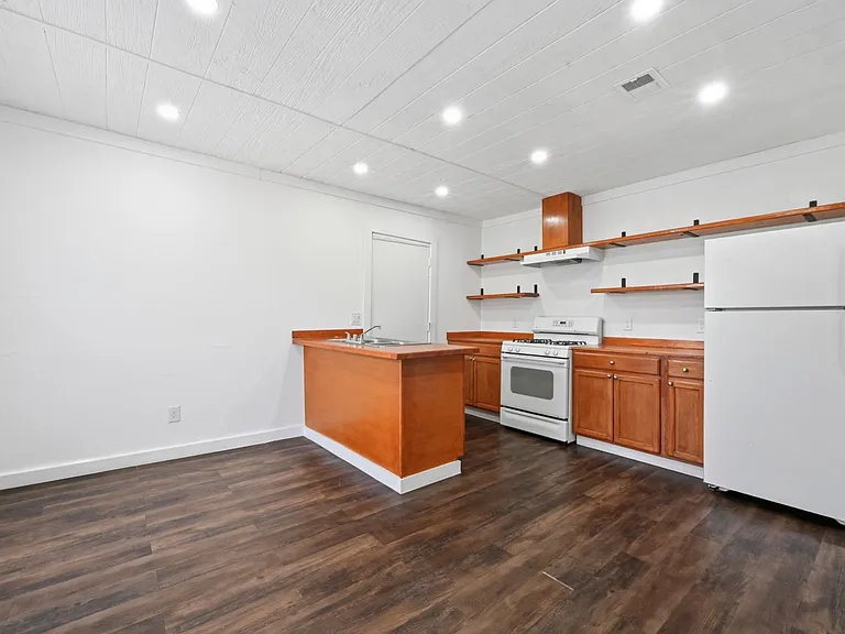 5104 Spruce Cv #A — Photo 8