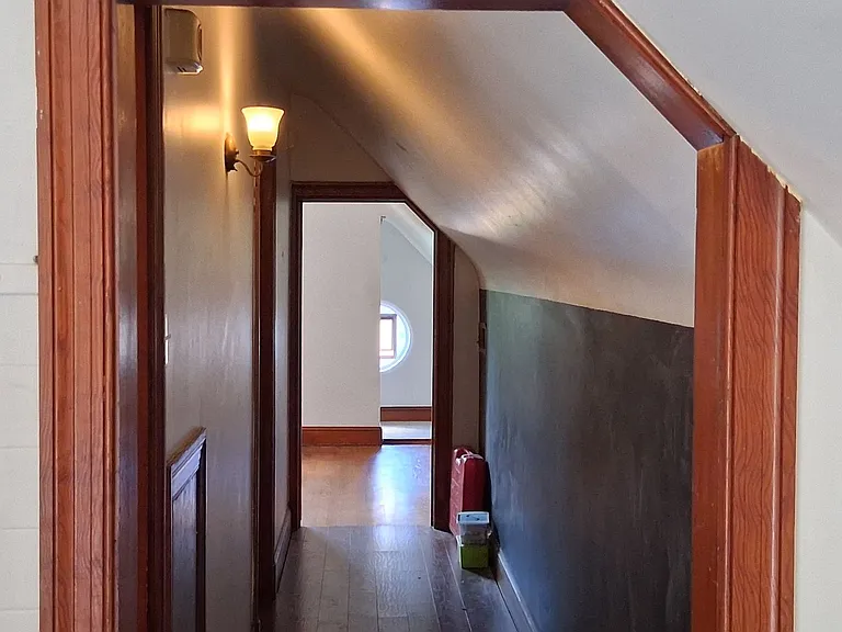 172 E Green St #B — Photo 5