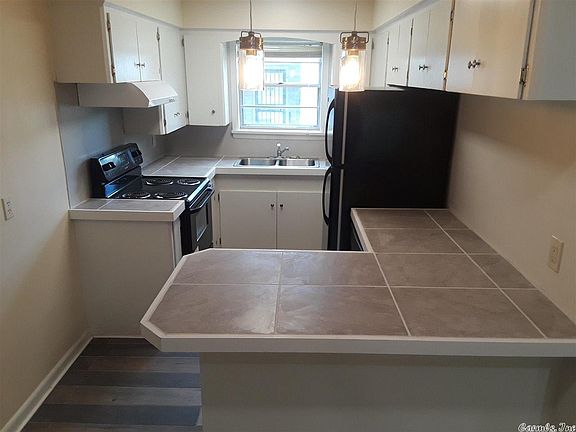 2nd image of 300 Troutt Ave