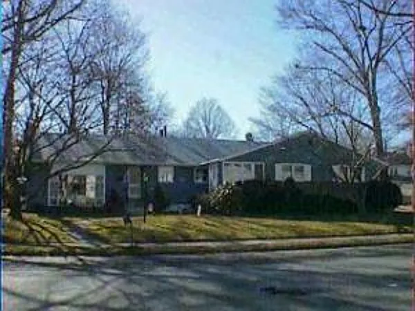 217 Lakeview Ave photo 1