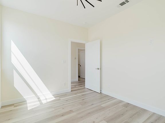 5th image of 10405 N Ruffner Ave
