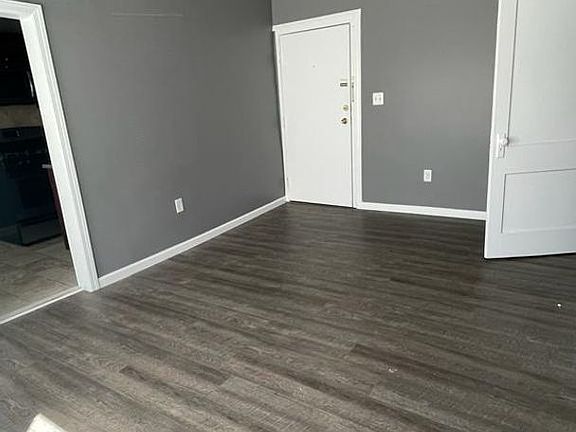 3rd image of 1025 Collings Ave APT 5