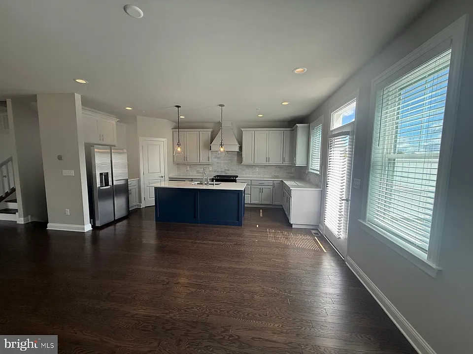 212 Foxhedge Rd