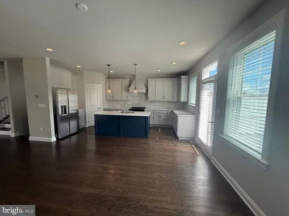 212 Foxhedge Rd, Chalfont, PA 18914