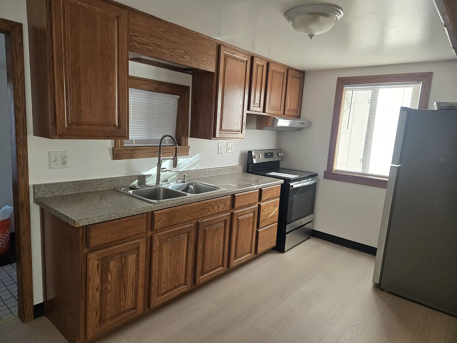 2 bed, 800 sqft, $2,700 — Photo 2