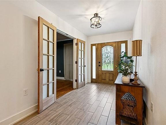 3rd image of 108 Dickson Dr