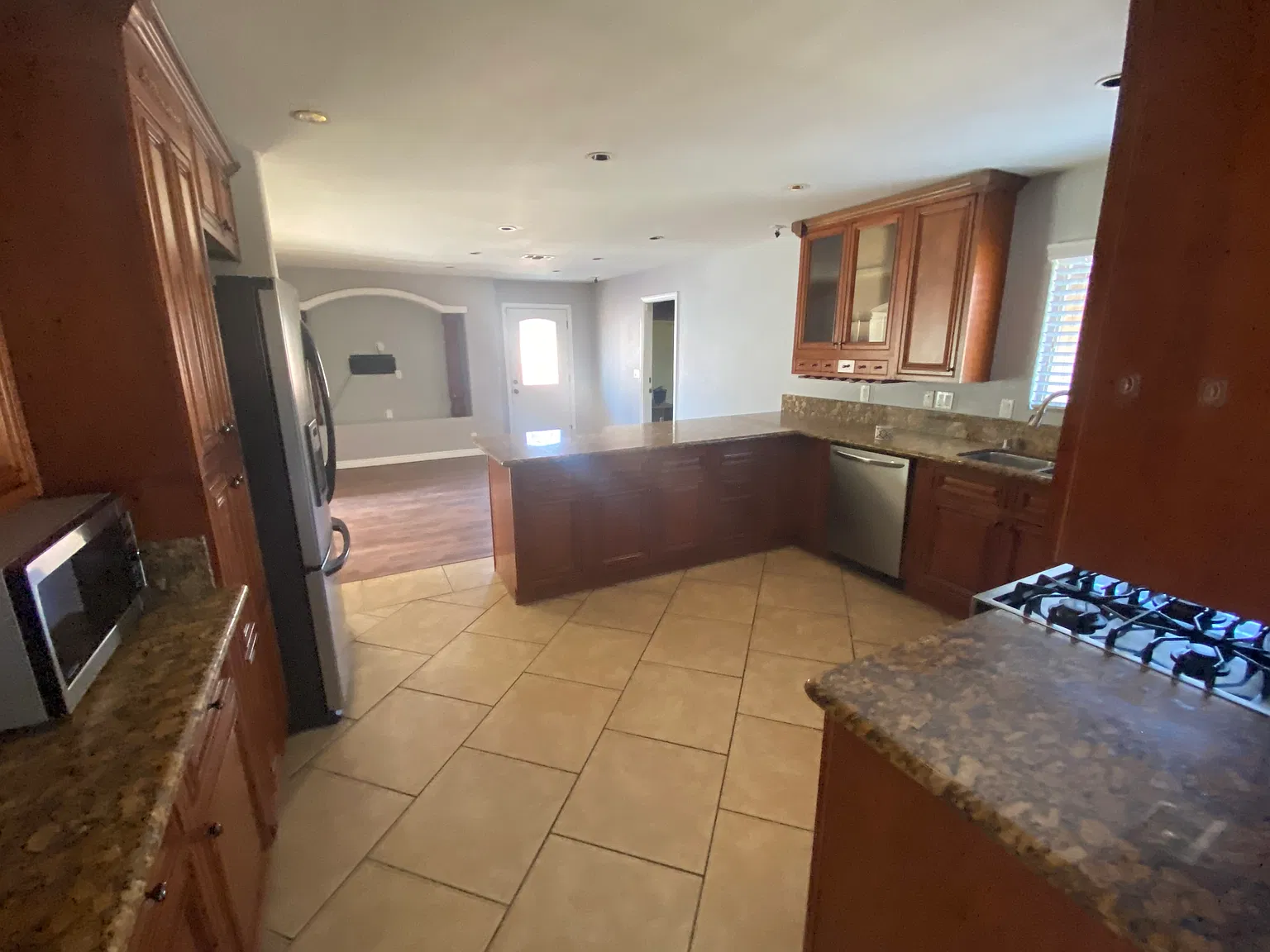 3 bed, 1480 sqft, $4,000 — Photo 4
