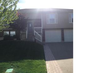 1333 SW Graystone Cir, Grain Valley, MO 64029