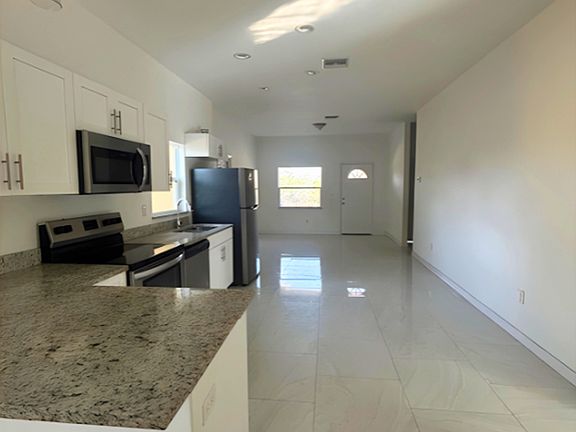 4th image of 105 Hawaii Dr NE