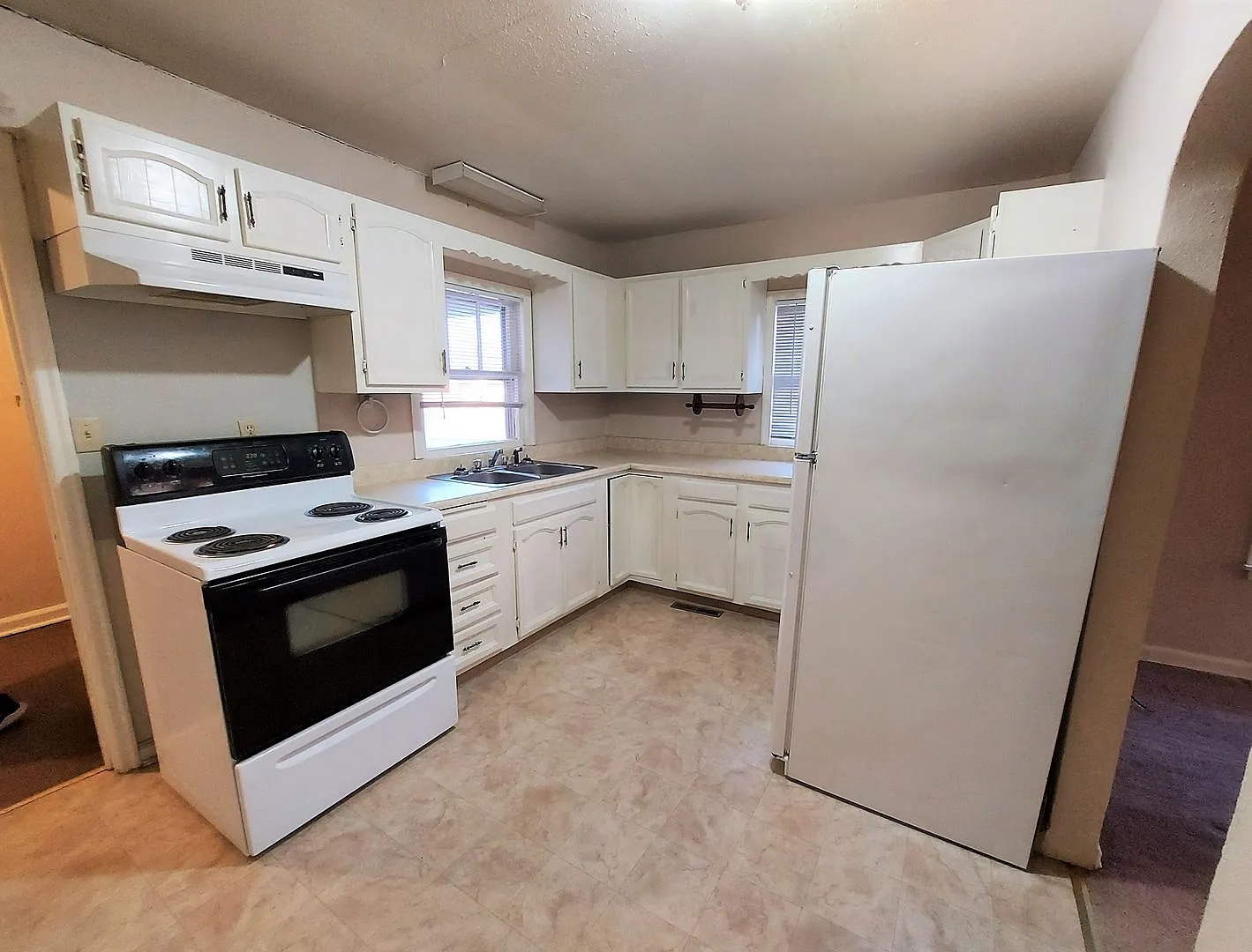 2 Bedroom Home in Laurel w/ Garage & Fenced Yard — Photo 4