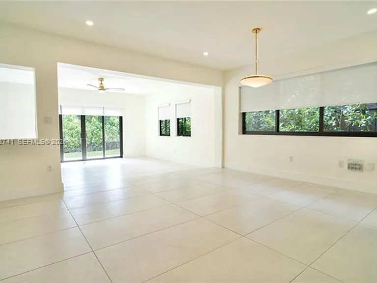8811 Carlyle Ave — Photo 12