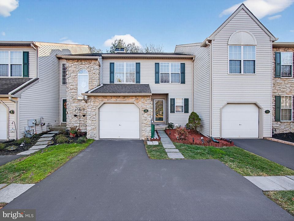 1st image of 3 Oxford Ct
