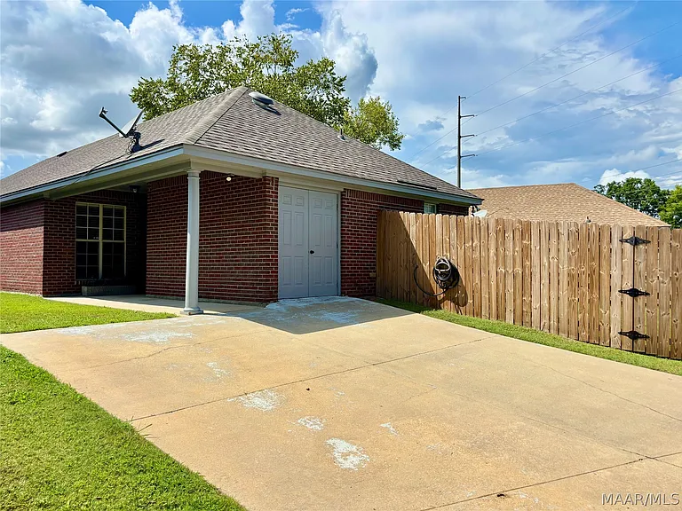 1315 Cameron Ct — Photo 16