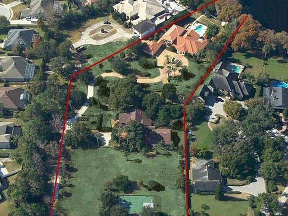 Aerial of property incl. main house, guest house & sports court