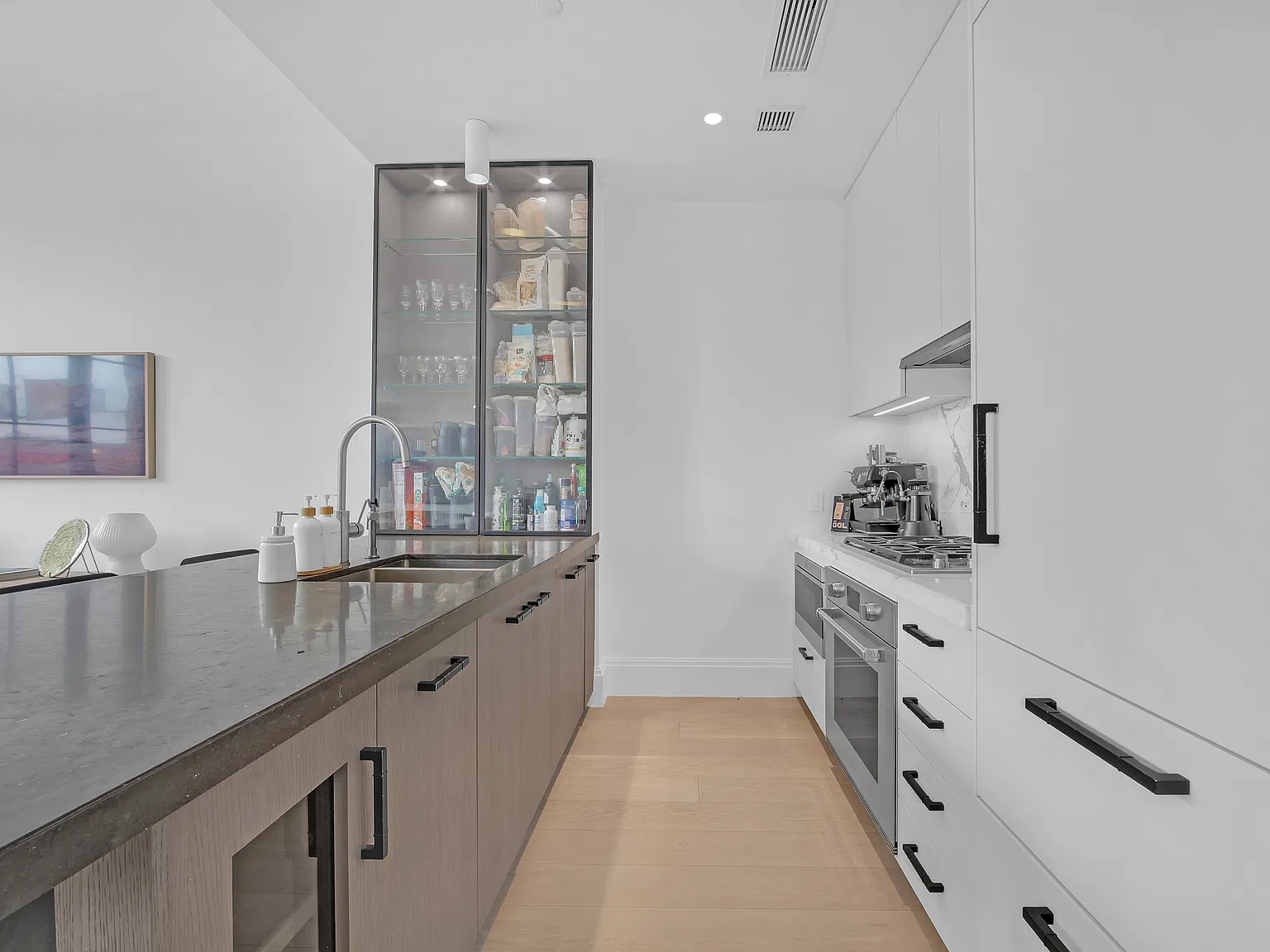 438 East 12th Street — Photo 4