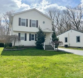 46 Lake Ave, Helmetta, NJ, 08828