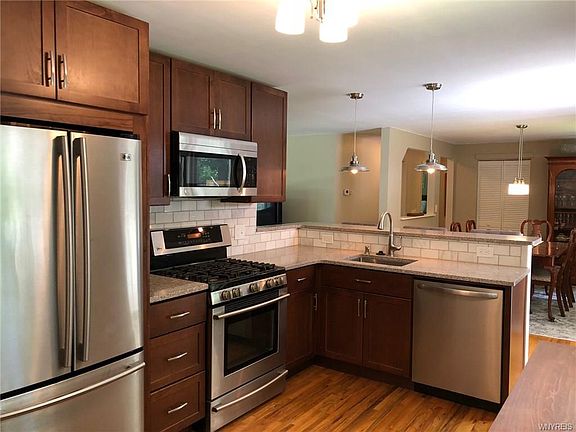2nd image of 757 Warren Dr