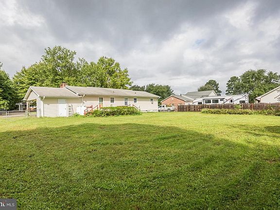 5th image of 804 Scott Dr