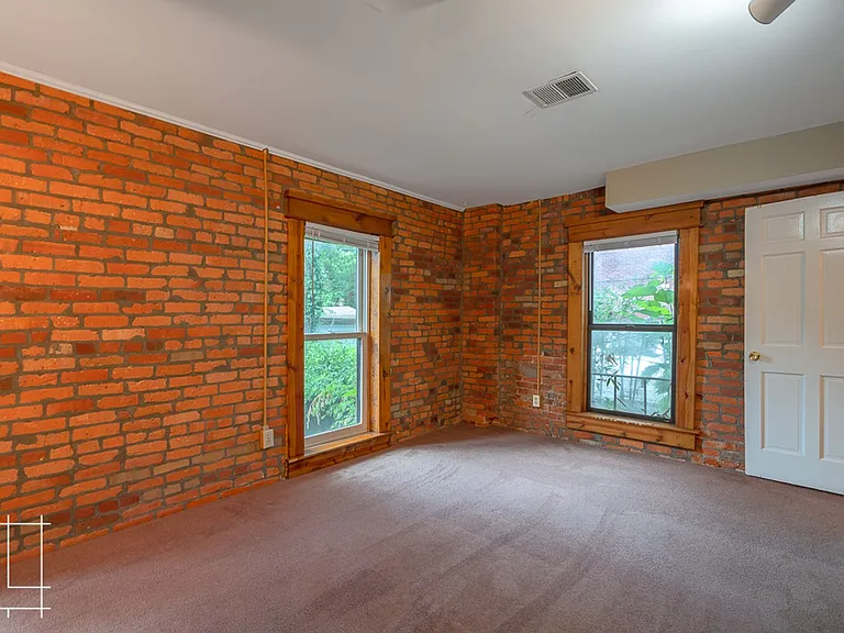 880 Hamlet St. — Photo 14