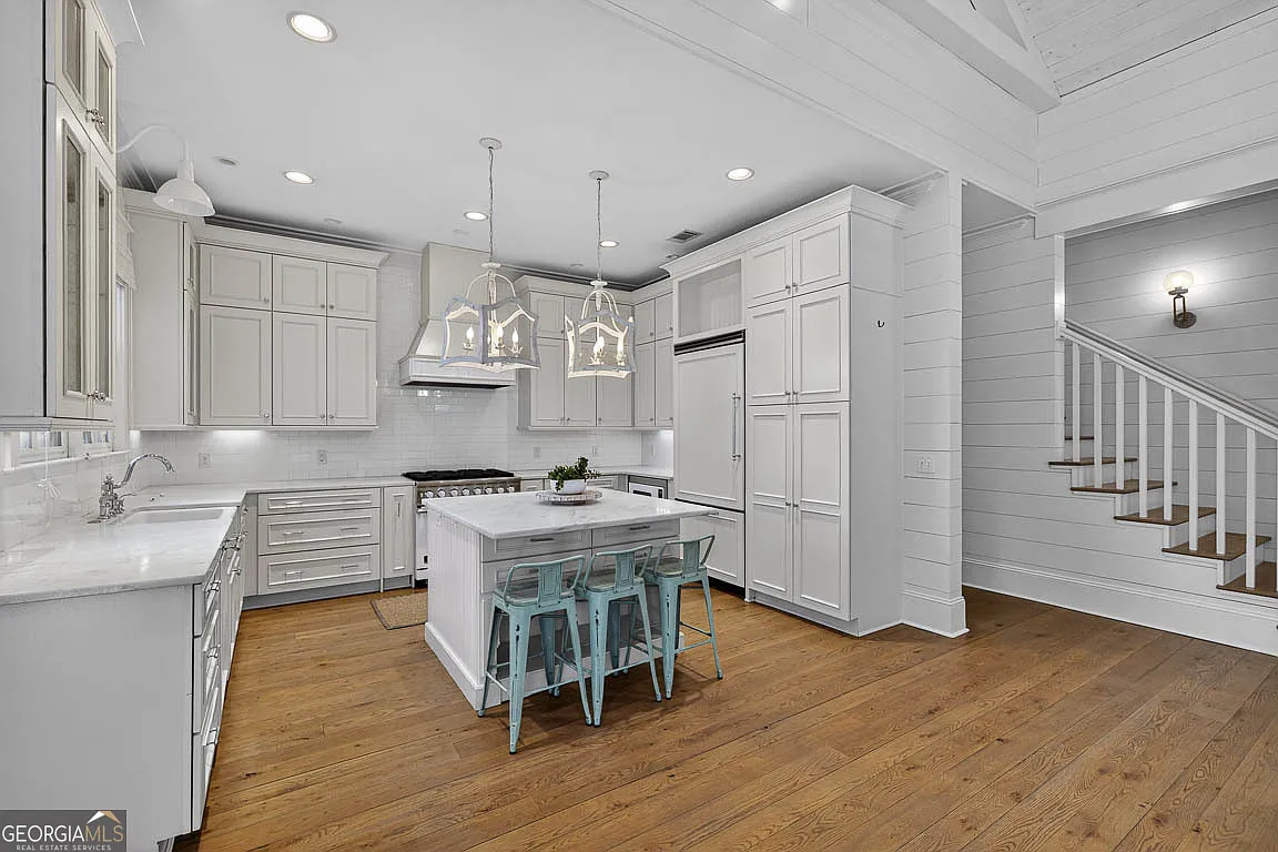 4 bed, 3.5 bath, 3291 sqft, $7,950 — Photo 4