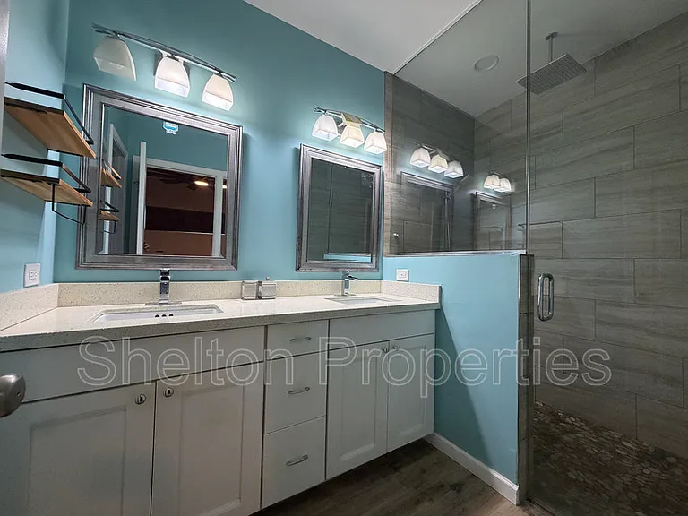 2514 E Fairmount Ave — Photo 27