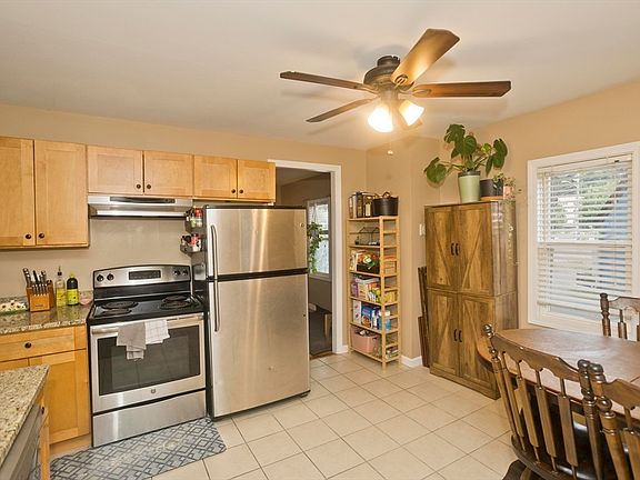 3rd image of 6 Wright Ave