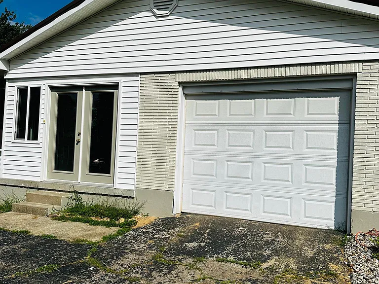 114 Logan Ave — Photo 22
