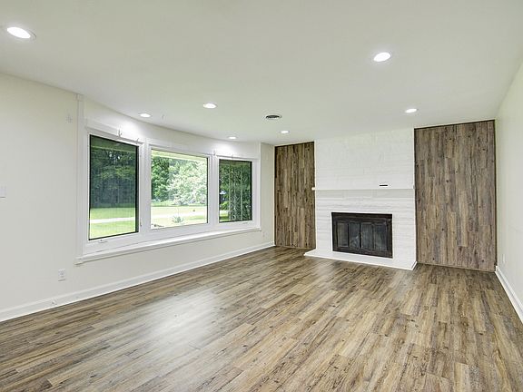 3rd image of 5513 Speedway Ave