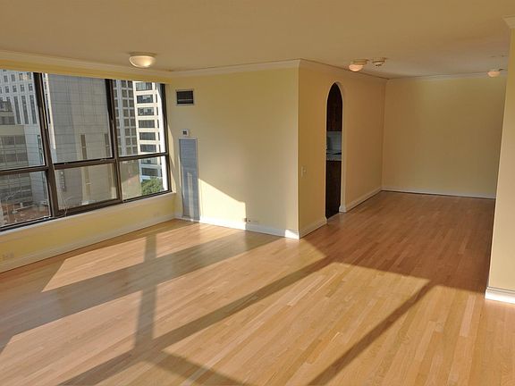 3rd image of 405 N Wabash Ave Unit 403