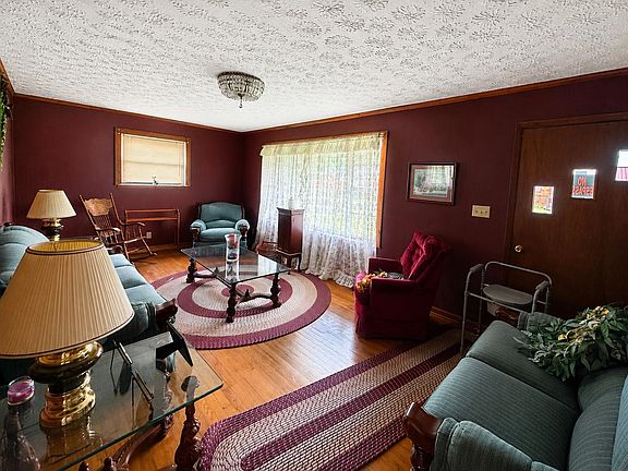 3rd image of 811 Webster St