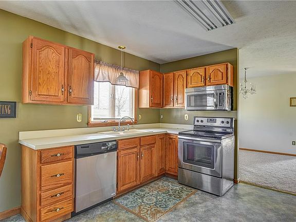 3rd image of 1810 Countryside Dr