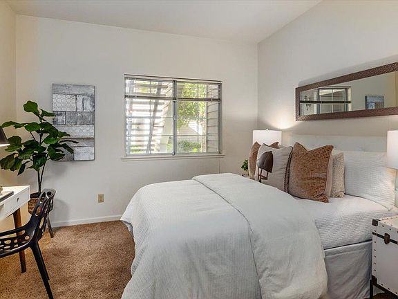 5th image of 920 Lake Tahoe Ct