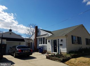 536 S Forklanding Rd, Maple Shade, NJ 08052